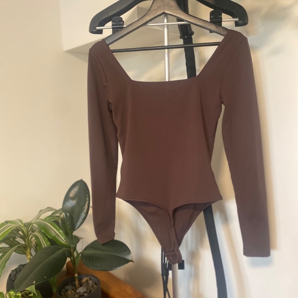 Aritzia Babaton Squareneck Bodysuit - Picture 4 of 4